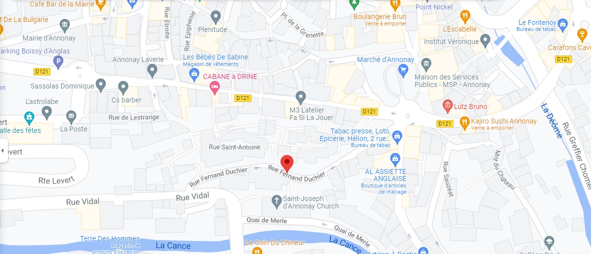 Des vitres ont été brisées et des effets dérobés dans les véhicules.