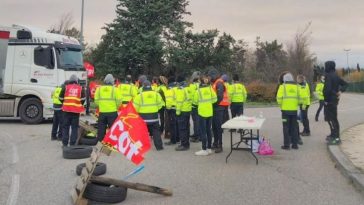 Mobilisation à Valence, devant le site de Leroy-Merlin