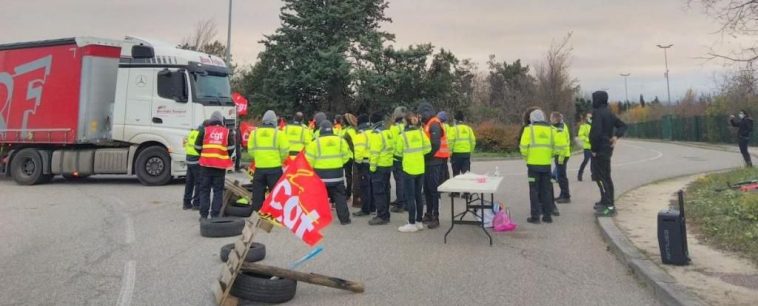 Mobilisation à Valence, devant le site de Leroy-Merlin