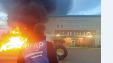 Mobilisation Mobilisation devant le centre-pénitentiaire de Valence.en cours à Valence.
