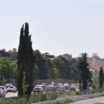 L'autoroute coupée dans les deux sens.