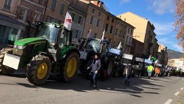 Mobilisation des agriculteurs à Tournon.