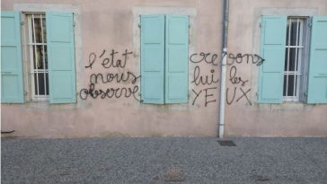 Tags sur la sous-préfecture de Die.