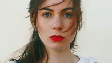 Adé en interview sur Chérie FM Vallée du Rhône avant ses concerts en Ardèche.